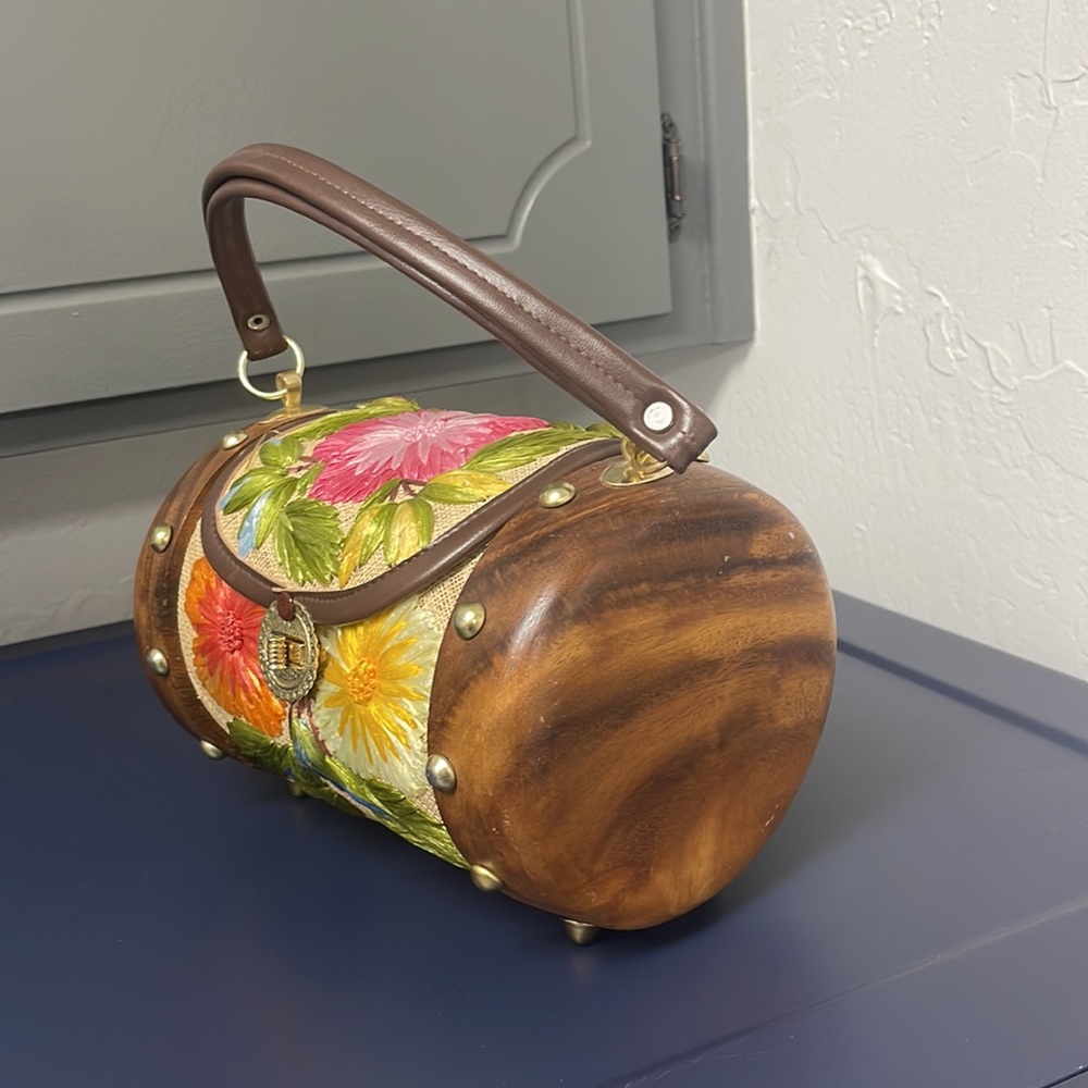 Vintage purse! - Picture 2 of 3